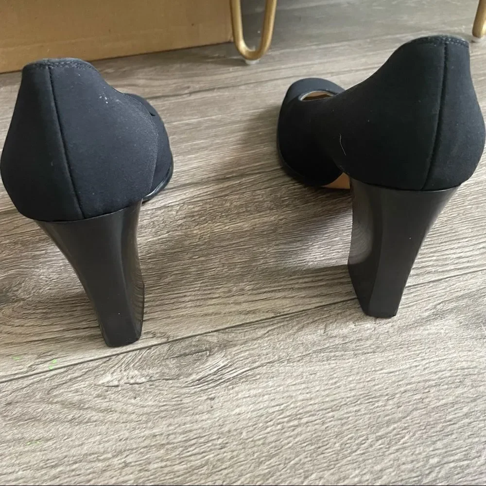 SALVATORE FERRAGAMO vintage Square Toe Pumps